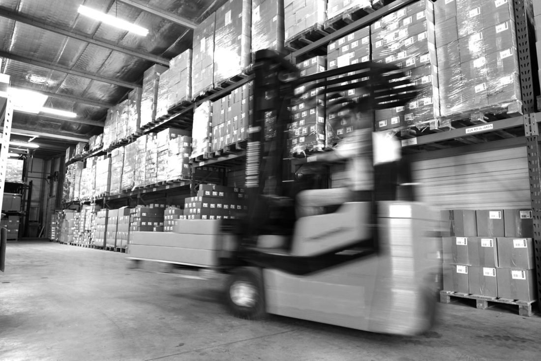 Logistique et Stockage dans l'entreprise Graphot. Noir et Blanc.